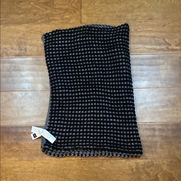 NWT Gap Knit Infinity Scarf - Black and Gray - Picture 2 of 3
